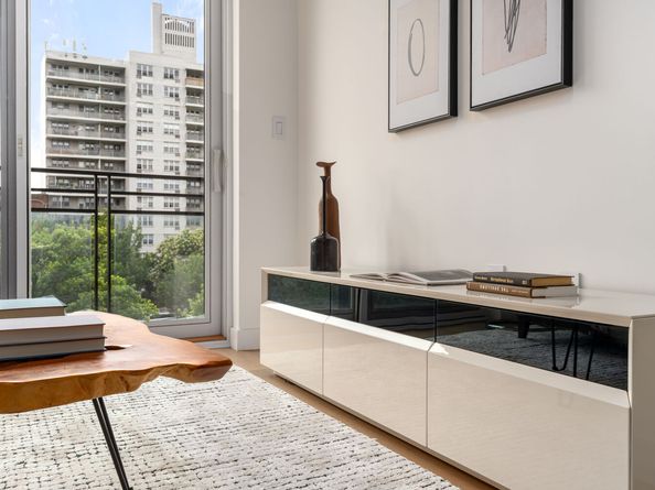 379 Ocean Parkway 5C, Brooklyn NY 11218