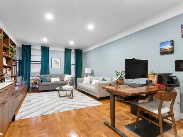 81 Ocean Parkway 2E, Brooklyn NY 11218