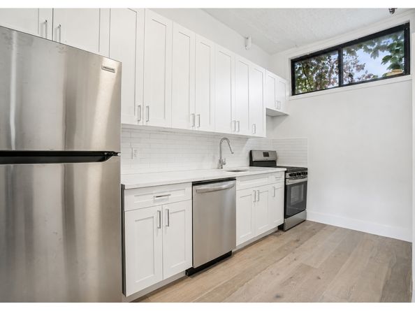 17-19 Thames Street, Brooklyn NY 11206
