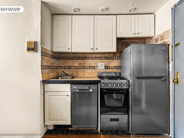 113 1/2 West 15th Street 3E, New York NY 10011