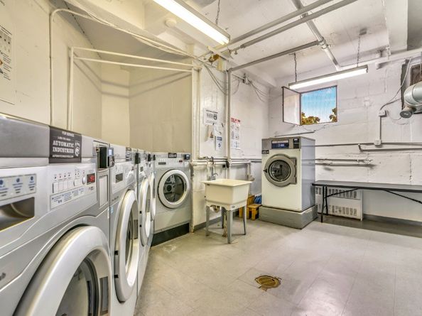 60-11 Broadway 3C, Queens NY 11377