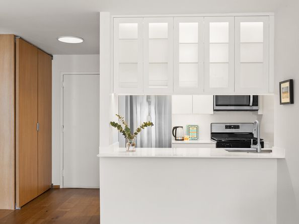 1 Irving Place 16VD, New York NY 10003