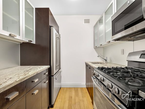 212 East 47th Street 34C, New York NY 10017