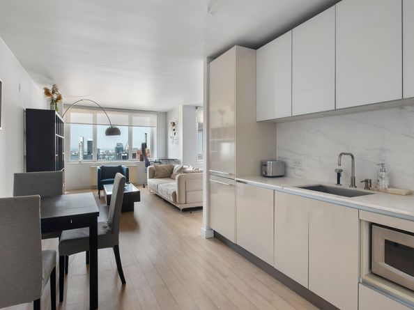 322 West 57th Street 39U, New York NY 10019