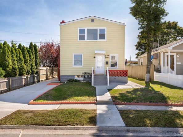 27 Piave Terrace, Lindenhurst NY 11757