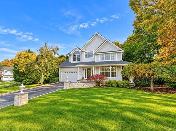4 Laurel Crescent, Manorville NY 11949