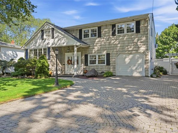 75 Bayview Drive, Oakdale NY 11769