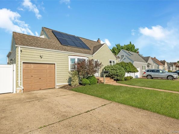69 Louis Drive, Farmingdale NY 11735