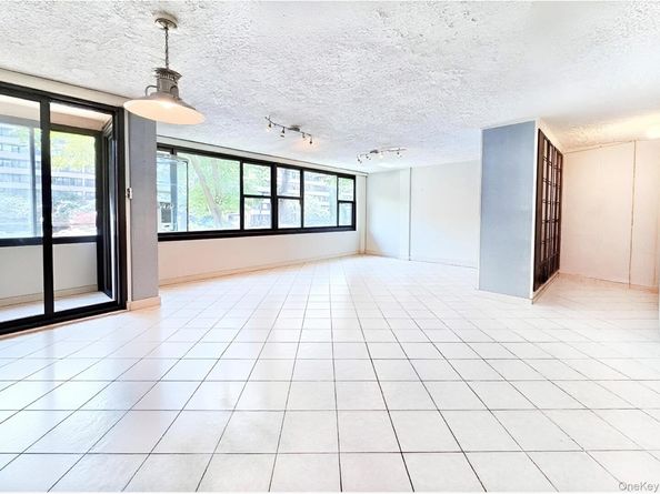 10-10 166 Street 3A, Beechhurst NY 11357