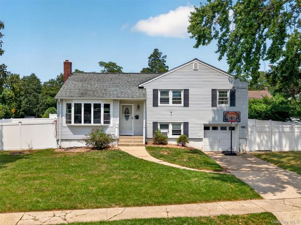201 Willis Court, Wantagh NY 11793