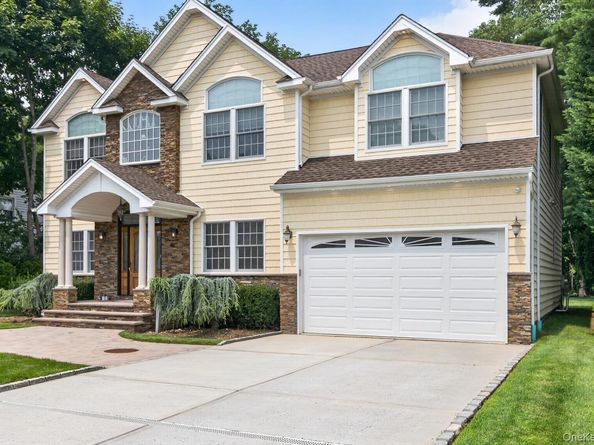 136 Circle Drive, Roslyn Heights NY 11577