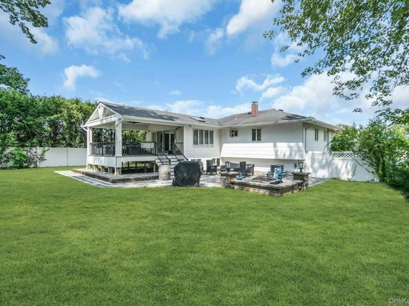 20 Hunter Place, Smithtown NY 11787