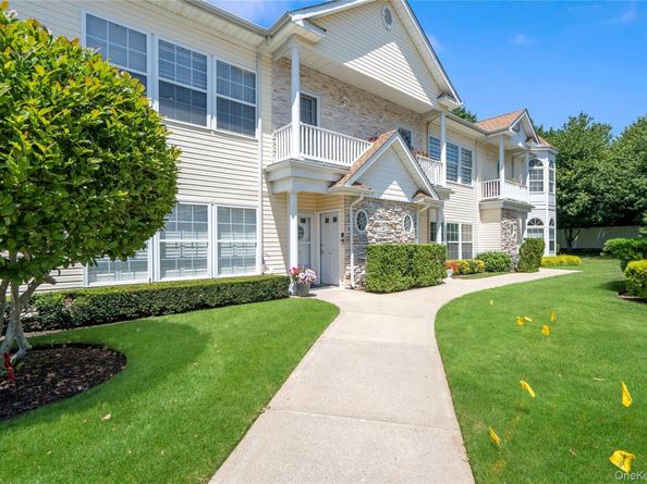 406 Narragansett Villas Drive, Lindenhurst NY 11757