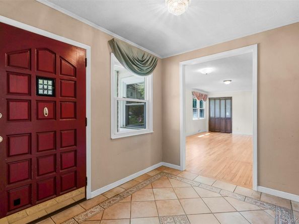 208 Woodhampton Drive, White Plains NY 10603