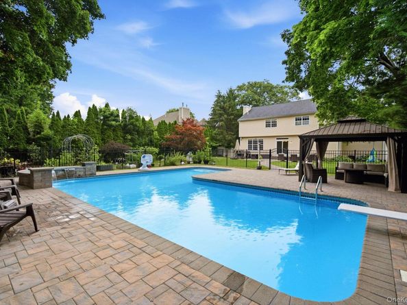 4 Patricks Way, Saint James NY 11780