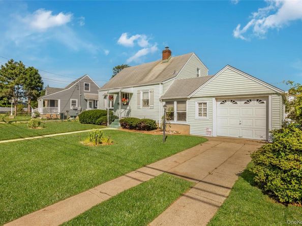 45 Birch Avenue E, Farmingdale NY 11735