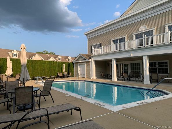 301 Willow Lane, Valley Stream NY 11580