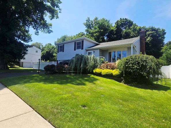 27 Humphrey Drive, Syosset NY 11791