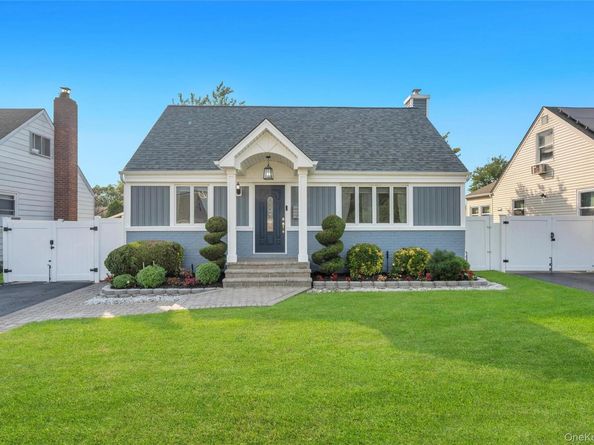 5 Sunset Avenue, Farmingdale NY 11735