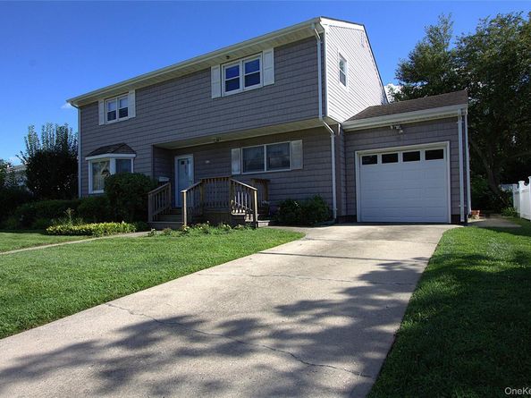 46 Margaret Drive E, Plainview NY 11803