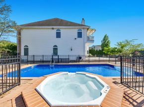2 Old Bridge Court, Melville NY 11747