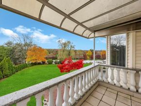 2 Old Bridge Court, Melville NY 11747