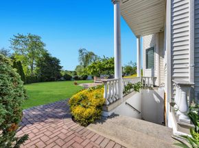 2 Old Bridge Court, Melville NY 11747