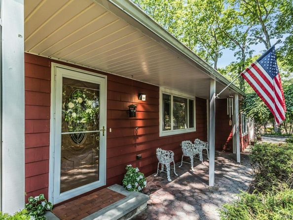 26 Marys Lane, Centerport NY 11721