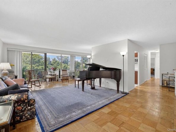15 Stewart Place 7H, White Plains NY 10603