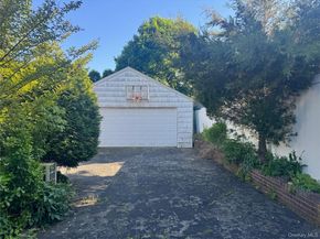 7 Dawes Avenue, Syosset NY 11791