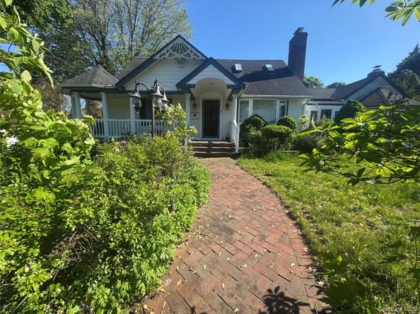 7 Dawes Avenue, Syosset NY 11791