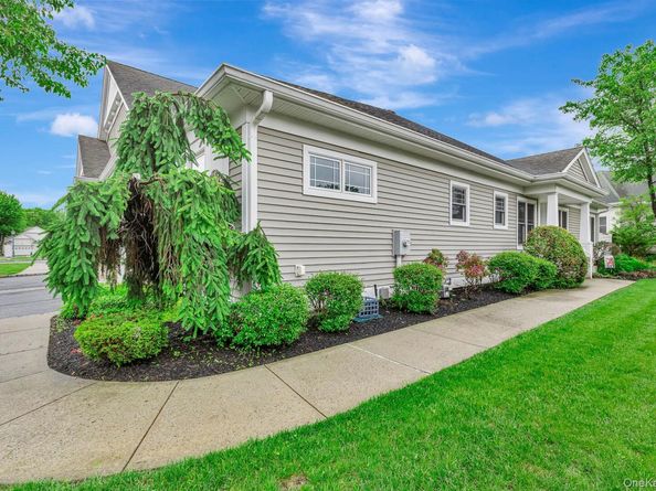 45 Oak Run, Stony Brook NY 11790