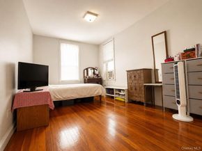 60-11 Broadway 5T, Woodside NY 11377