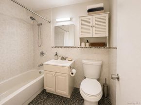 60-11 Broadway 5T, Woodside NY 11377