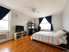 60-11 Broadway 5T, Woodside NY 11377