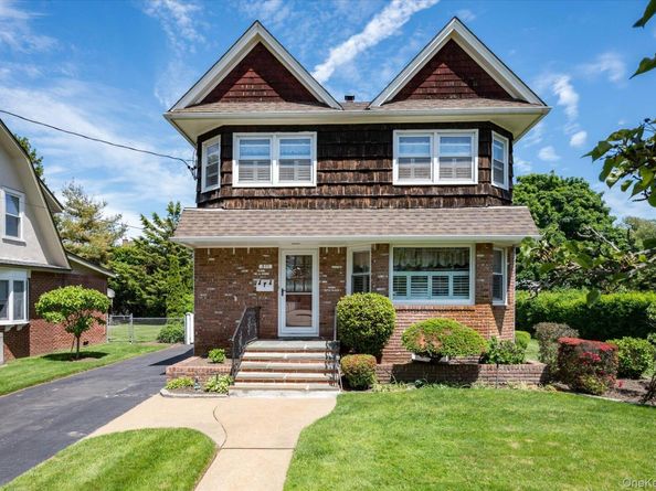 311 Locust Avenue, Freeport NY 11520