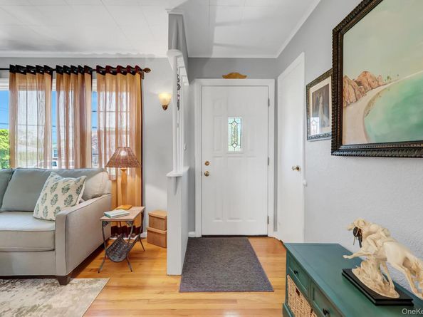 202 N Kings Avenue, Massapequa NY 11758