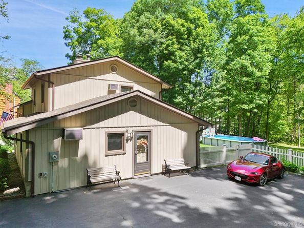 90 Timberlane Court, Yorktown Heights NY 10598