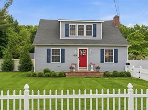 238 Woodlawn Avenue, Saint James NY 11780