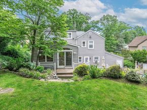 7 Cedar Lane, Glen Head NY 11545