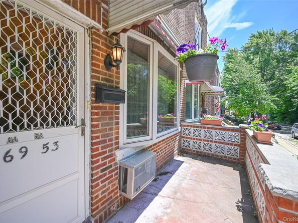 6953 73rd Place, Middle Village NY 11379