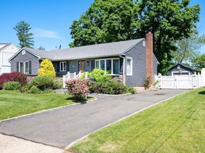 23 Martin Road S, Bethpage NY 11714