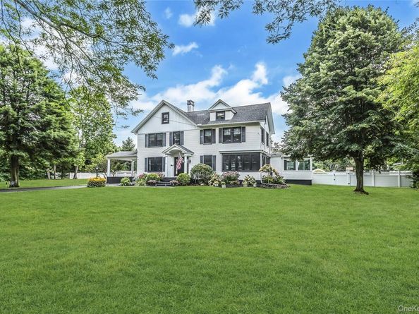 75 S Penataquit Avenue, Bay Shore NY 11706