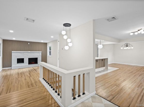 14 Camelot Lane, East Setauket NY 11733