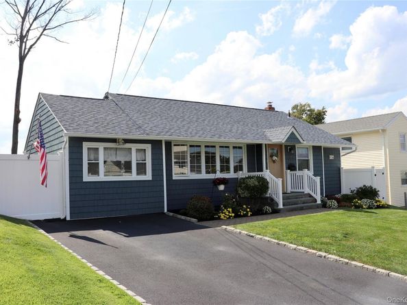 31 Prestwick Terrace, Glen Cove NY 11542