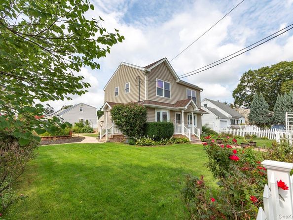 305 S Strong Avenue, Copiague NY 11726