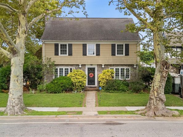 3 Demott Avenue, Rockville Centre NY 11570
