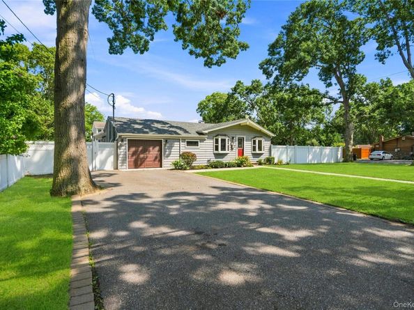 91 Spruce Avenue, West Islip NY 11795