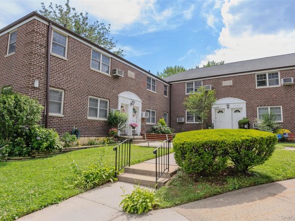 61-26 255th upper, Little Neck NY 11362
