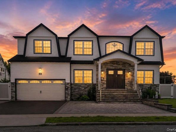 84 W Choir Lane, Westbury NY 11590